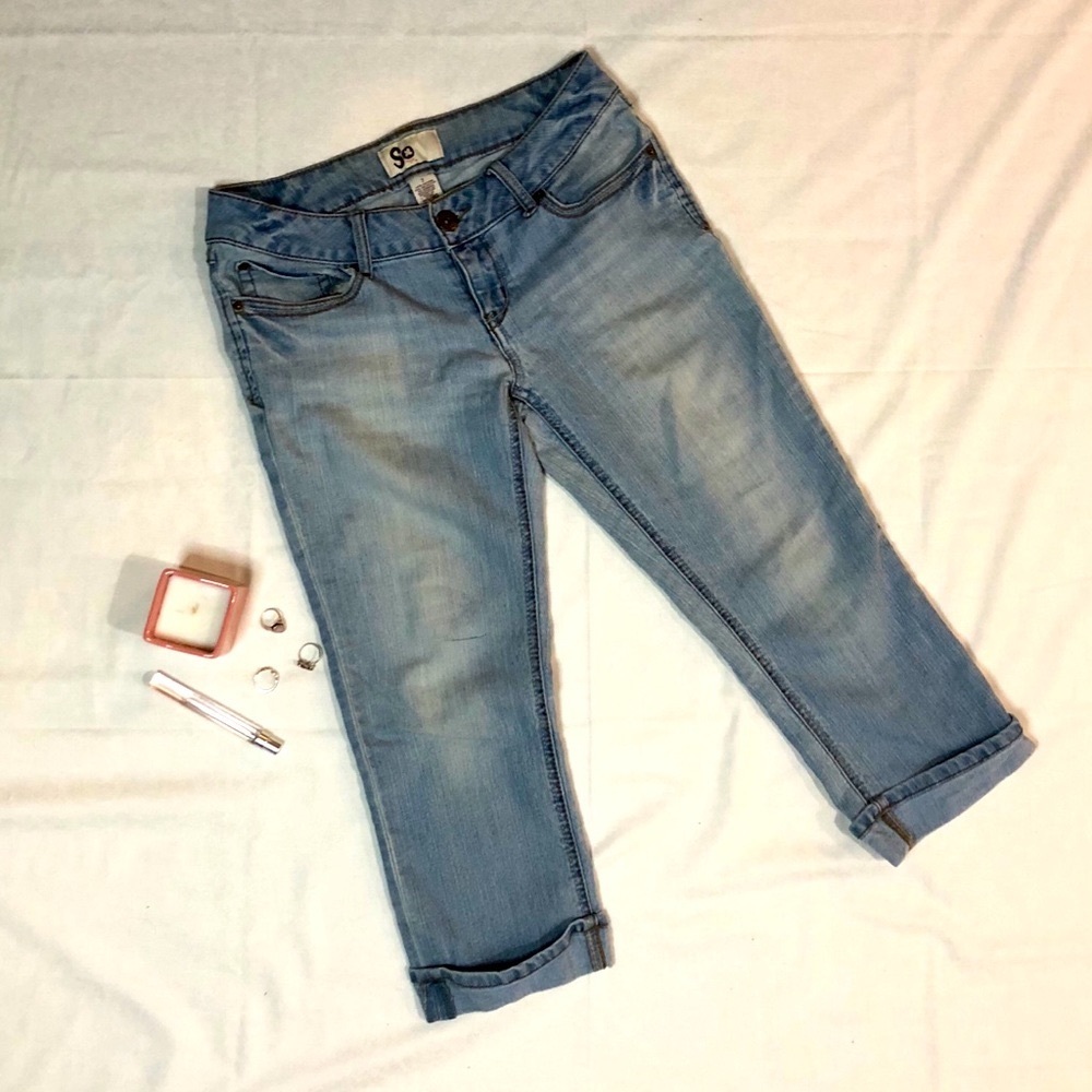 SO| Light Denim Jean Cuffed Capris size 7